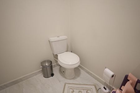 Casa à venda com 160m², 3 quartos e 2 vagas Casa à venda com 160m², 3 quartos e 2 vagasBanheiro