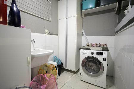 Casa à venda com 160m², 3 quartos e 2 vagas Casa à venda com 160m², 3 quartos e 2 vagasÁrea de Serviço