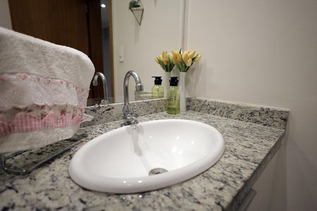 Casa à venda com 160m², 3 quartos e 2 vagas Casa à venda com 160m², 3 quartos e 2 vagasBanheiro