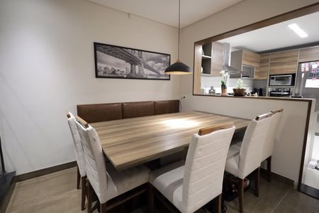 Casa à venda com 160m², 3 quartos e 2 vagas Casa à venda com 160m², 3 quartos e 2 vagasSala de Jantar