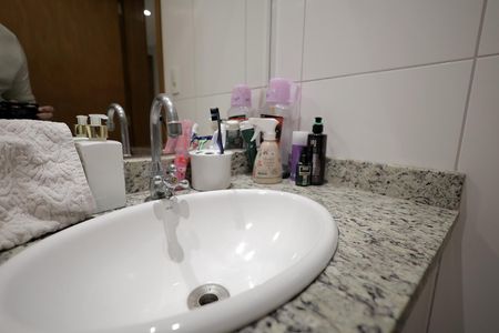 Casa à venda com 160m², 3 quartos e 2 vagas Casa à venda com 160m², 3 quartos e 2 vagasBanheiro 2