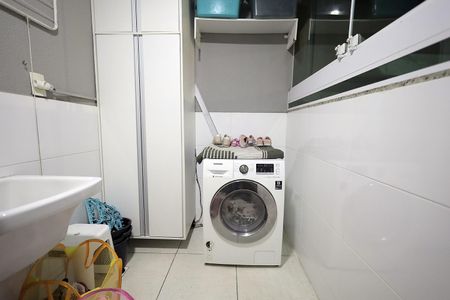 Casa à venda com 160m², 3 quartos e 2 vagas Casa à venda com 160m², 3 quartos e 2 vagasÁrea de Serviço