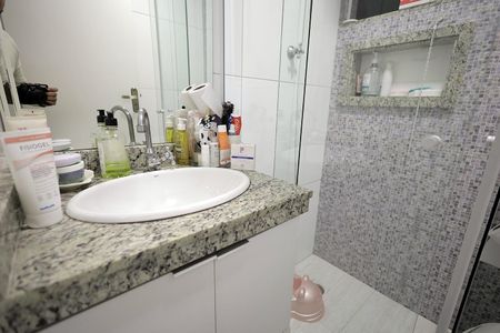 Casa à venda com 160m², 3 quartos e 2 vagas Casa à venda com 160m², 3 quartos e 2 vagasBanheiro Suíte