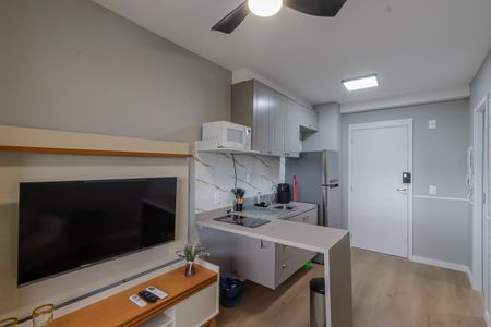 Sala e Cozinha de kitnet/studio para alugar com 1 quarto, 29m² em Moema, São Paulo