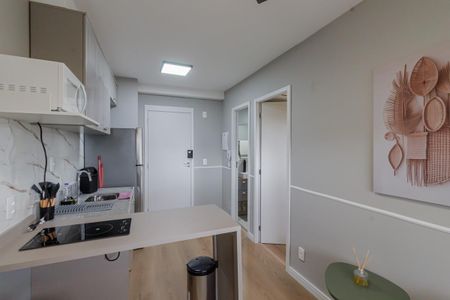 Sala e Cozinha de kitnet/studio para alugar com 1 quarto, 29m² em Moema, São Paulo