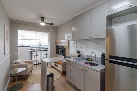 Sala e Cozinha de kitnet/studio para alugar com 1 quarto, 29m² em Moema, São Paulo