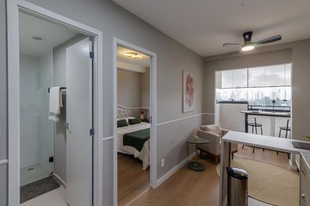 Sala e Cozinha de kitnet/studio para alugar com 1 quarto, 29m² em Moema, São Paulo