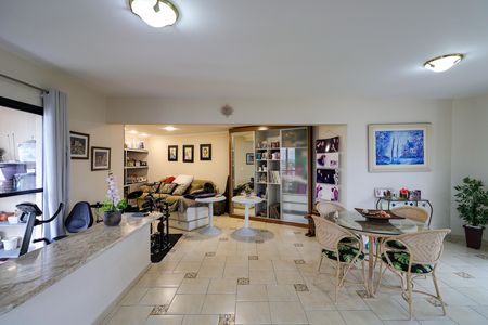 Apartamento para alugar com 250m², 3 quartos e 4 vagas