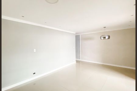 Sala  de casa para alugar com 2 quartos, 130m² em Jardim Ponte Rasa, São Paulo