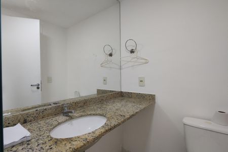 Apartamento à venda com 96m², 4 quartos e 2 vagas Apartamento à venda com 96m², 4 quartos e 2 vagasBanheiro da Suíte