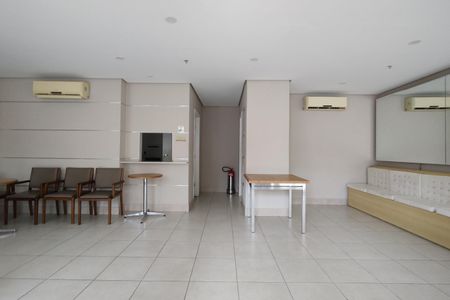 Apartamento à venda com 96m², 4 quartos e 2 vagas Apartamento à venda com 96m², 4 quartos e 2 vagasÁrea comum - Salão de festas