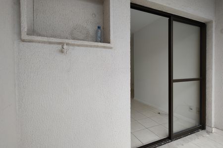 Apartamento à venda com 96m², 4 quartos e 2 vagas Apartamento à venda com 96m², 4 quartos e 2 vagasVaranda