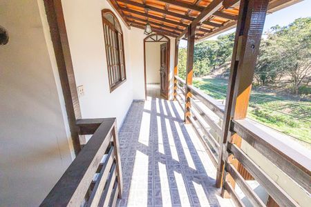 Casa para alugar com 1120m², 3 quartos e 2 vagas Casa para alugar com 1120m², 3 quartos e 2 vagasVaranda
