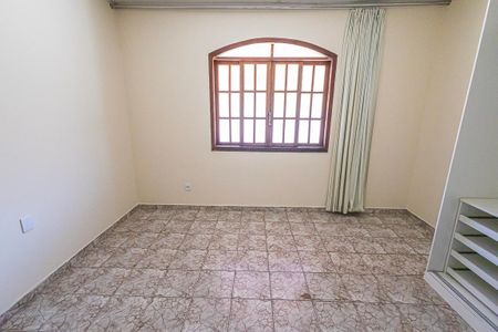 Casa para alugar com 1120m², 3 quartos e 2 vagas Casa para alugar com 1120m², 3 quartos e 2 vagasQuarto