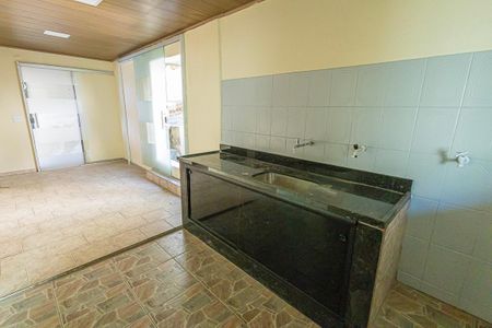 Casa para alugar com 1120m², 3 quartos e 2 vagas Casa para alugar com 1120m², 3 quartos e 2 vagasCozinha