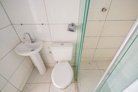Banheiro social  de casa para alugar com 3 quartos, 110m² em Ouro Preto, Belo Horizonte