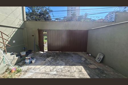 Garagem de casa para alugar com 3 quartos, 110m² em Ouro Preto, Belo Horizonte
