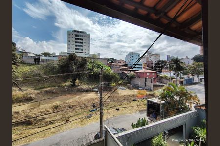 Casa para alugar com 110m², 3 quartos e 2 vagas