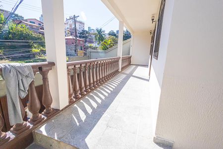 Corredor de casa para alugar com 3 quartos, 110m² em Ouro Preto, Belo Horizonte