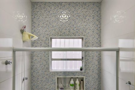 Banheiro  de casa para alugar com 2 quartos, 136m² em Vila Caiçara, Praia Grande