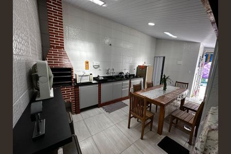 Cozinha de casa para alugar com 2 quartos, 136m² em Vila Caiçara, Praia Grande