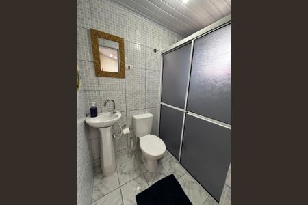 Banheiro de casa para alugar com 2 quartos, 136m² em Vila Caiçara, Praia Grande