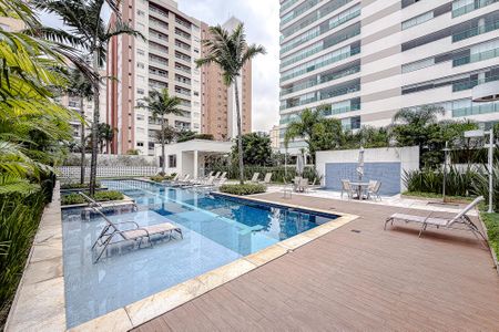 Apartamento à venda com 167m², 3 quartos e 3 vagas Apartamento à venda com 167m², 3 quartos e 3 vagasÁrea comum - Piscina