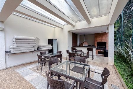 Apartamento à venda com 167m², 3 quartos e 3 vagas Apartamento à venda com 167m², 3 quartos e 3 vagasÁrea comum - Churrasqueira
