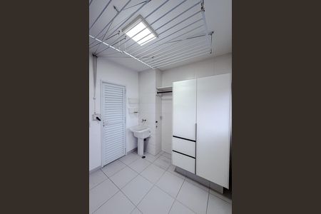Apartamento à venda com 167m², 3 quartos e 3 vagas Apartamento à venda com 167m², 3 quartos e 3 vagasÁrea de Serviço
