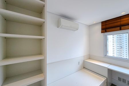 Apartamento à venda com 167m², 3 quartos e 3 vagas Apartamento à venda com 167m², 3 quartos e 3 vagasQuarto 1 - Suíte