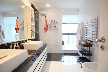 Apartamento para alugar com 380m², 4 quartos e 4 vagasBanheiro Suíte 3