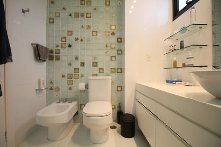 Apartamento para alugar com 380m², 4 quartos e 4 vagasBanheiro Suíte 1