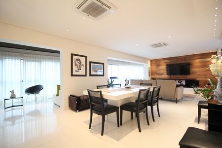 Apartamento para alugar com 380m², 4 quartos e 4 vagasSala