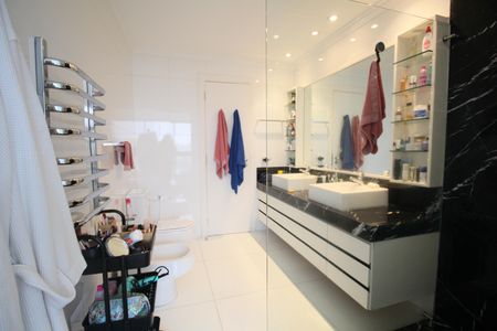 Apartamento para alugar com 380m², 4 quartos e 4 vagasBanheiro Suíte 3