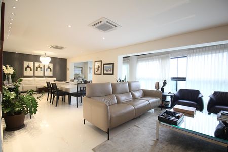 Apartamento para alugar com 380m², 4 quartos e 4 vagasSala