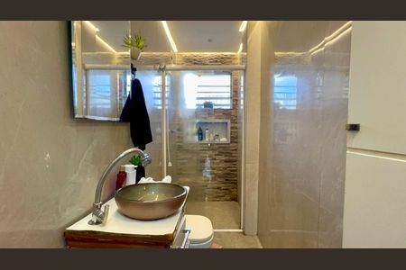 Banheiro de apartamento para alugar com 2 quartos, 79m² em Pinheiros, São Paulo