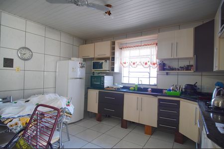 Casa para alugar com 130m², 2 quartos e 2 vagascozinha 