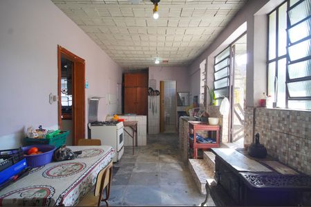 Casa para alugar com 130m², 2 quartos e 2 vagascozinha  2
