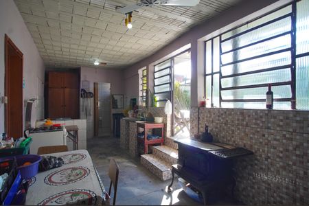Casa para alugar com 130m², 2 quartos e 2 vagascozinha  2