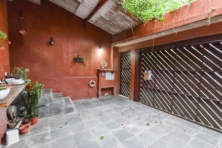 Casa à venda com 250m², 4 quartos e 1 vaga Casa à venda com 250m², 4 quartos e 1 vagaGaragem