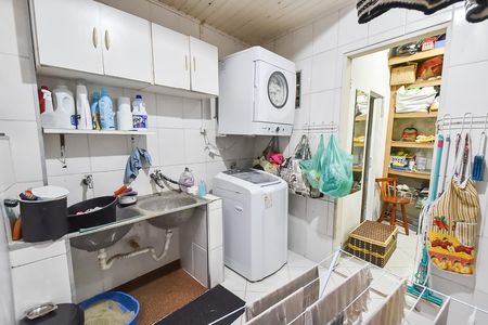 Casa à venda com 250m², 4 quartos e 1 vaga Casa à venda com 250m², 4 quartos e 1 vagaLavanderia