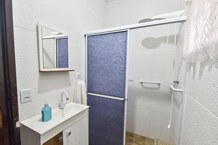 Casa à venda com 250m², 4 quartos e 1 vaga Casa à venda com 250m², 4 quartos e 1 vagaBanheiro social
