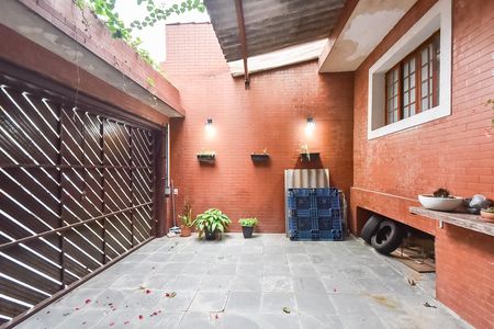 Casa à venda com 250m², 4 quartos e 1 vaga Casa à venda com 250m², 4 quartos e 1 vagaGaragem