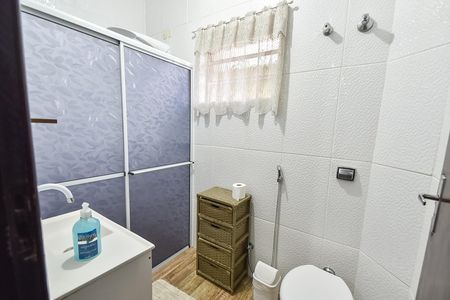 Casa à venda com 250m², 4 quartos e 1 vaga Casa à venda com 250m², 4 quartos e 1 vagaBanheiro social