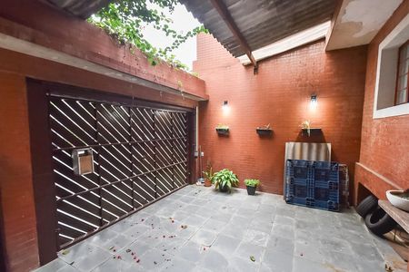 Casa à venda com 250m², 4 quartos e 1 vaga Casa à venda com 250m², 4 quartos e 1 vagaGaragem