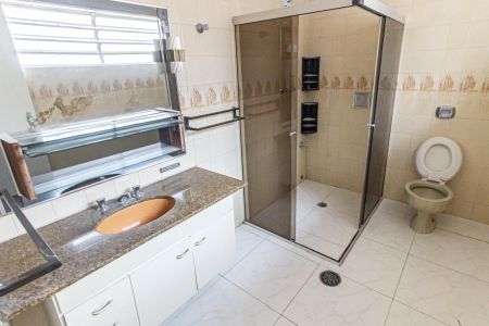 Casa para alugar com 230m², 3 quartos e 2 vagas Casa para alugar com 230m², 3 quartos e 2 vagasBanheiro da Suíte