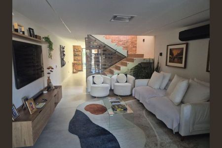 Casa à venda com 4 quartos, 196m² em Piratininga, Niterói