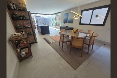 Casa à venda com 4 quartos, 196m² em Piratininga, Niterói