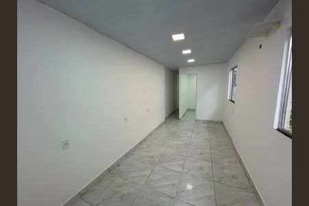 Sala de casa para alugar com 1 quarto, 20m² em Jardim Sulacap, Rio de Janeiro