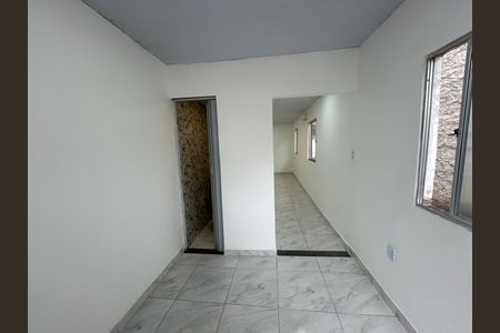 Sala de casa para alugar com 1 quarto, 20m² em Jardim Sulacap, Rio de Janeiro